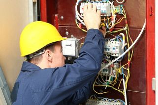 Regulovaná cena elektřiny domácnostem klesne o 15 procent, rozhodl ERÚ - Seznam Zprávy